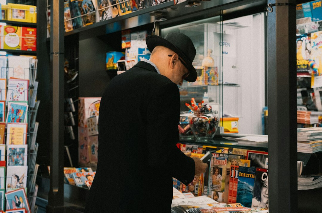 store detective investigating