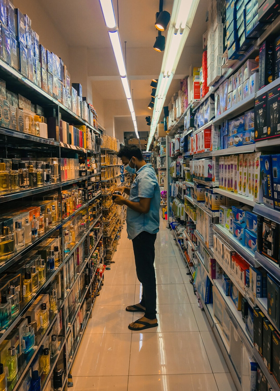 retail security officer monitoring store