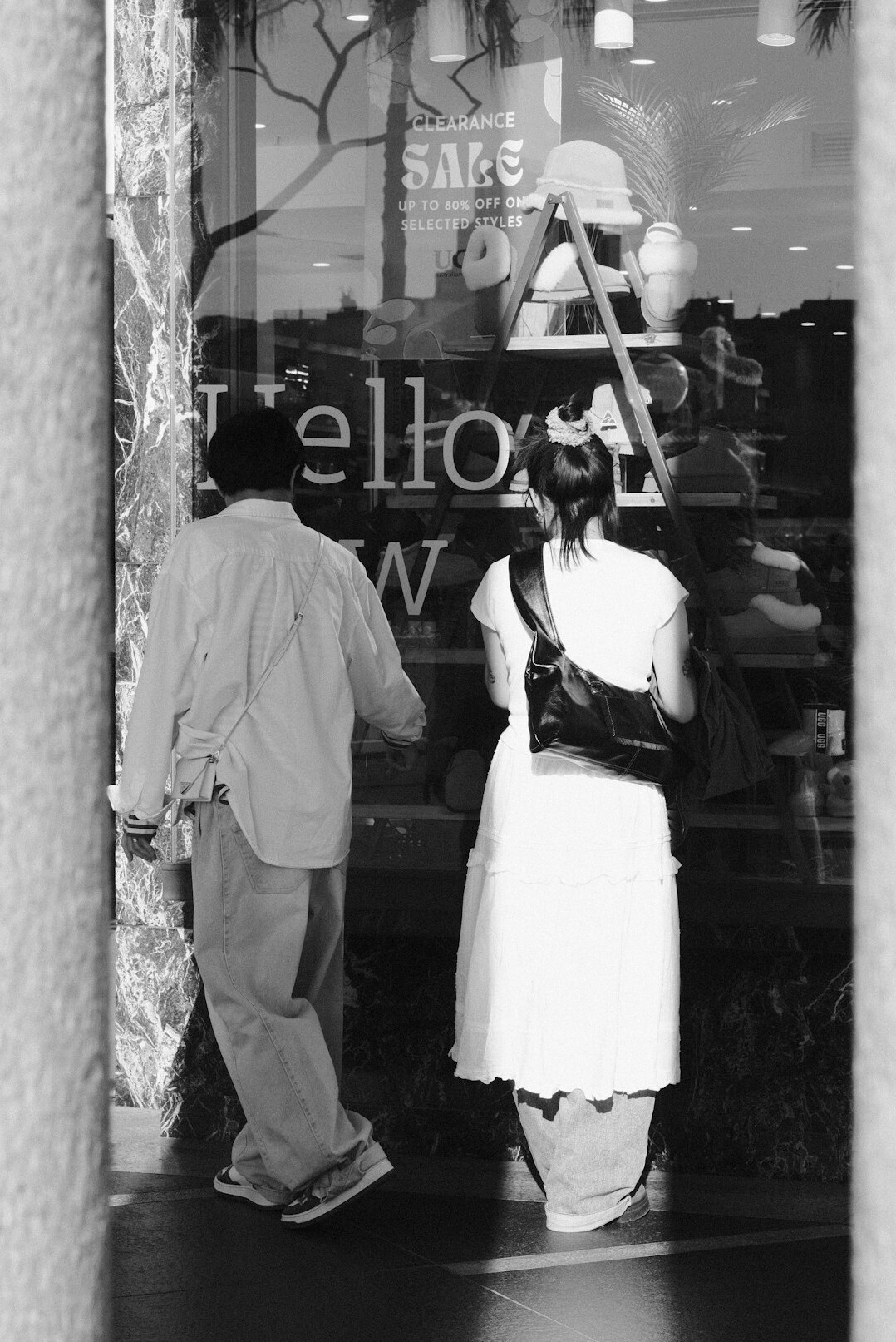 store detective watching shopper