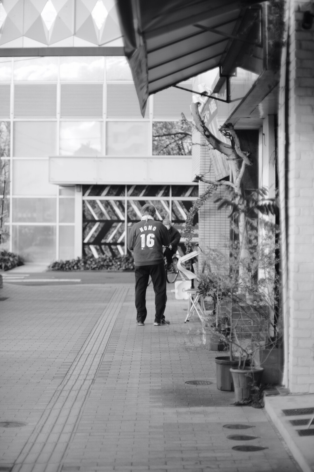 store security guard on duty